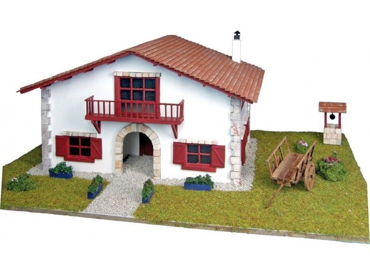 Сборная деревянная модель деревенского дома Artesania Latina Chalet en kit de Caserío con carro, 1/72